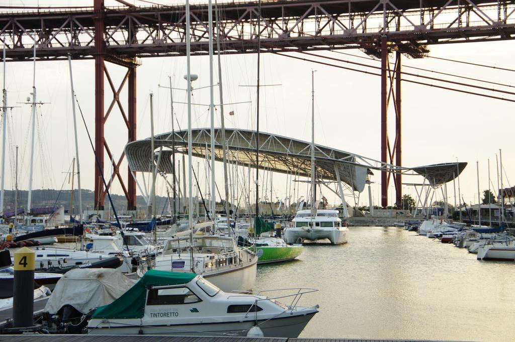 Modern Apartment Near The Bridge Lisboa Dış mekan fotoğraf